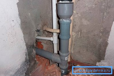 Un tubo de mayor diámetro instalado. Un tubo de mayor diámetro instalado.