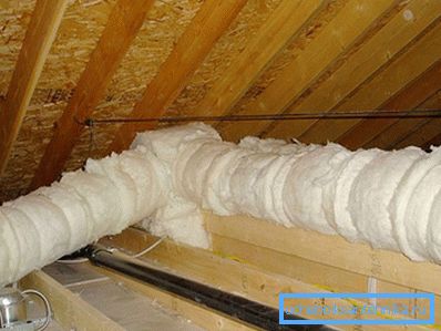 Aislamiento de ventilación en el ático. Aislamiento de ventilación en el ático.