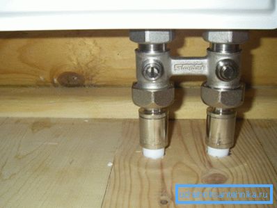 Montaje para la conexión de tuberías en estado montado. Montaje para la conexión de tuberías en estado montado.