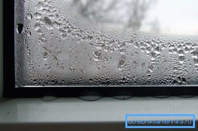 En particular, el exceso de humedad causa condensación en ventanas y hongos.