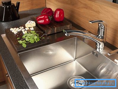 En la cocina, puede instalar una variedad de grifos, pero para seleccionar un modelo tendrá que analizar toda la gama En la cocina, puede instalar una variedad de grifos, pero para seleccionar un modelo tendrá que analizar toda la gama