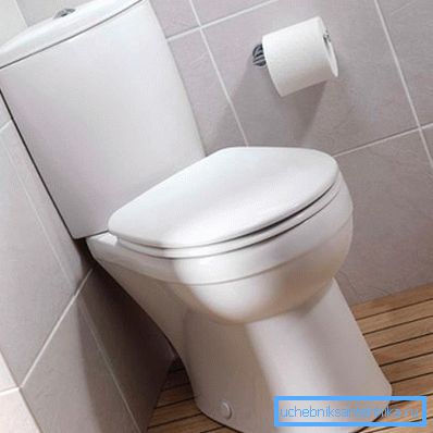 806 En baños pequeños a menudo se montan tales modelos.