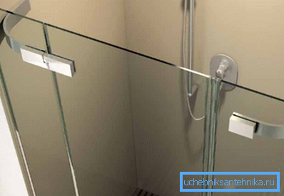 En algunos casos, es mucho más fácil fabricar particiones y luego instalar barreras de puertas de vidrio. En algunos casos, es mucho más fácil fabricar particiones y luego instalar barreras de puertas de vidrio.