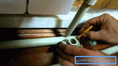 En el caso de los radiadores instalados, medir los tubos por ellos. En el caso de los radiadores instalados, mida los tubos por ellos.