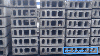 Bloques de hormigón armado en stock. Bloques de hormigón armado en stock.