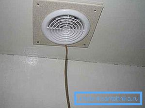 Ventilación en la cabina de ducha. Ventilación en la cabina de ducha.