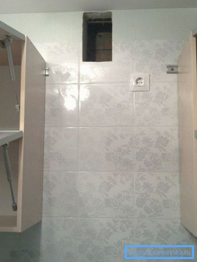 La entrada al conducto de ventilación (en la foto) debe cerrarse con una rejilla.
