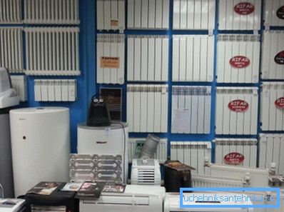 Escaparate de equipos de calefacción de la tienda. Escaparate de equipos de calefacción de la tienda.