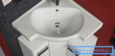 Externamente, los productos de porcelana son difíciles de distinguir de la loza, pero cuando se usan, todo cae en su lugar de inmediato. Externamente, los productos de porcelana son difíciles de distinguir de la loza, pero cuando se usan, todo cae en su lugar de inmediato.