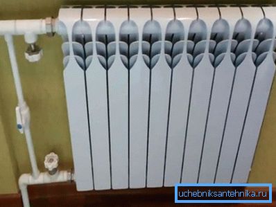 La aparición de radiadores de aluminio es otra ventaja de ellos. La aparición de radiadores de aluminio es otra ventaja de ellos.