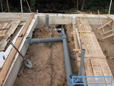 Disposición interna de aguas residuales durante la construcción de una casa particular. Disposición interna de aguas residuales durante la construcción de una casa particular.