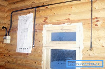 En interiores, solo se permite la instalación de tuberías de gas abiertas. En interiores, solo se permite la instalación de tuberías de gas abiertas.