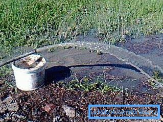 El agua se drena lo más lejos posible de la estructura. El agua se drena lo más lejos posible de la estructura.