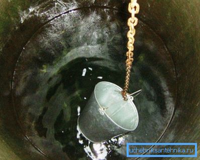 El agua en los manantiales viejos necesita ser desinfectada. El agua en los manantiales viejos necesita ser desinfectada.