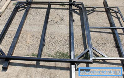Las puertas de un tubo de perfil lo hacen usted mismo durante el proceso de fabricación. Las puertas de un tubo de perfil lo hacen usted mismo durante el proceso de fabricación.