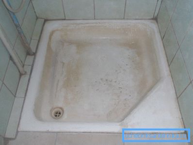 Aquí es donde los pequeños arañazos en la superficie esmaltada llevan. Aquí es donde los pequeños arañazos en la superficie esmaltada llevan.
