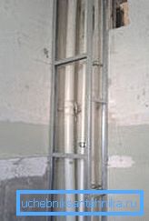 Aquí tenemos que hacer tal estructura. Preste atención al perfil transversal que proporciona resistencia: cuanto más a menudo se instala, más fuerte será la construcción. Aquí tenemos que hacer tal estructura. Preste atención al perfil transversal que proporciona resistencia: cuanto más a menudo se instala, más fuerte será la construcción.