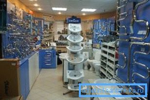 Todo para la calefacción y el agua es fácil de encontrar en cualquier tienda de plomería. Todo para la calefacción y el agua es fácil de encontrar en cualquier tienda de plomería.