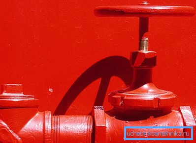 Todos los elementos exteriores del sistema para mayor visibilidad están pintados en rojo. Todos los elementos exteriores del sistema para mayor visibilidad están pintados en rojo.