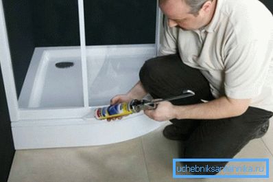 Todas las costuras y juntas deben sellarse con sellador. Todas las costuras y juntas deben sellarse con sellador.