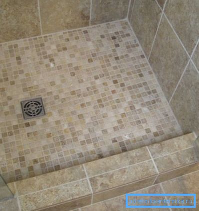 Ducha de azulejos empotrados se ve muy atractivo Ducha de azulejos empotrados se ve muy atractivo