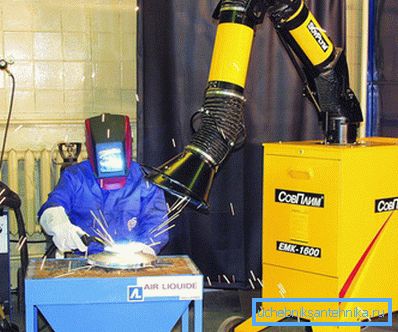 Campana sobre la mesa de soldadura.
