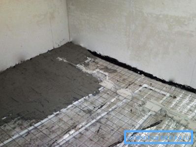 Relleno de un suelo con aislamiento térmico a partir de tubos de polipropileno. Relleno de un suelo con aislamiento térmico a partir de tubos de polipropileno.