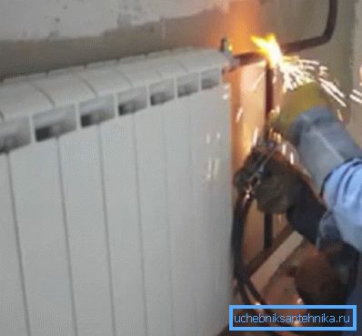 Reemplazo de un radiador de calefacción con una máquina de soldar