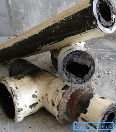 La obstrucción de la luz interna de la tubería de alcantarillado. La obstrucción de la luz interna de la tubería de alcantarillado.