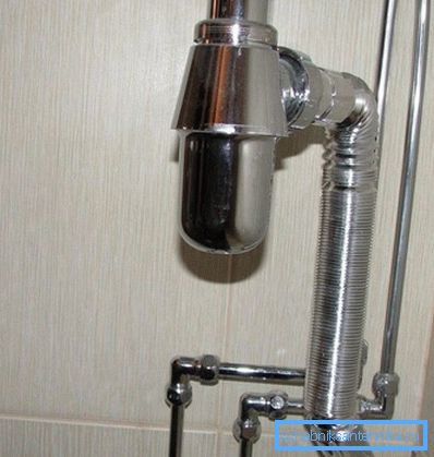 Difícil conexión al grifo en el baño. Difícil conexión al grifo en el baño.