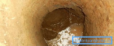 La zona de toma de agua está llena de grava y arena. La zona de toma de agua está llena de grava y arena.
